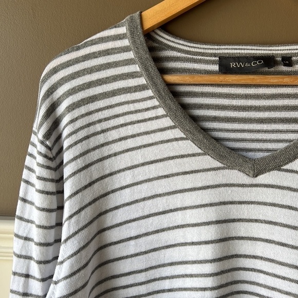 RW & CO White And Grey Striped Long Sleeve Sweater Size Large - Picture 4 of 8